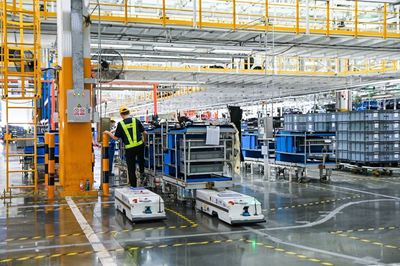 參觀上汽鄭州工廠 揭秘榮威iMAX8安全品質與物料搬運裝備制造