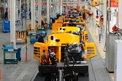 三一小挖公司 以智能生產(chǎn)引領(lǐng)物料搬運(yùn)裝備制造新紀(jì)元